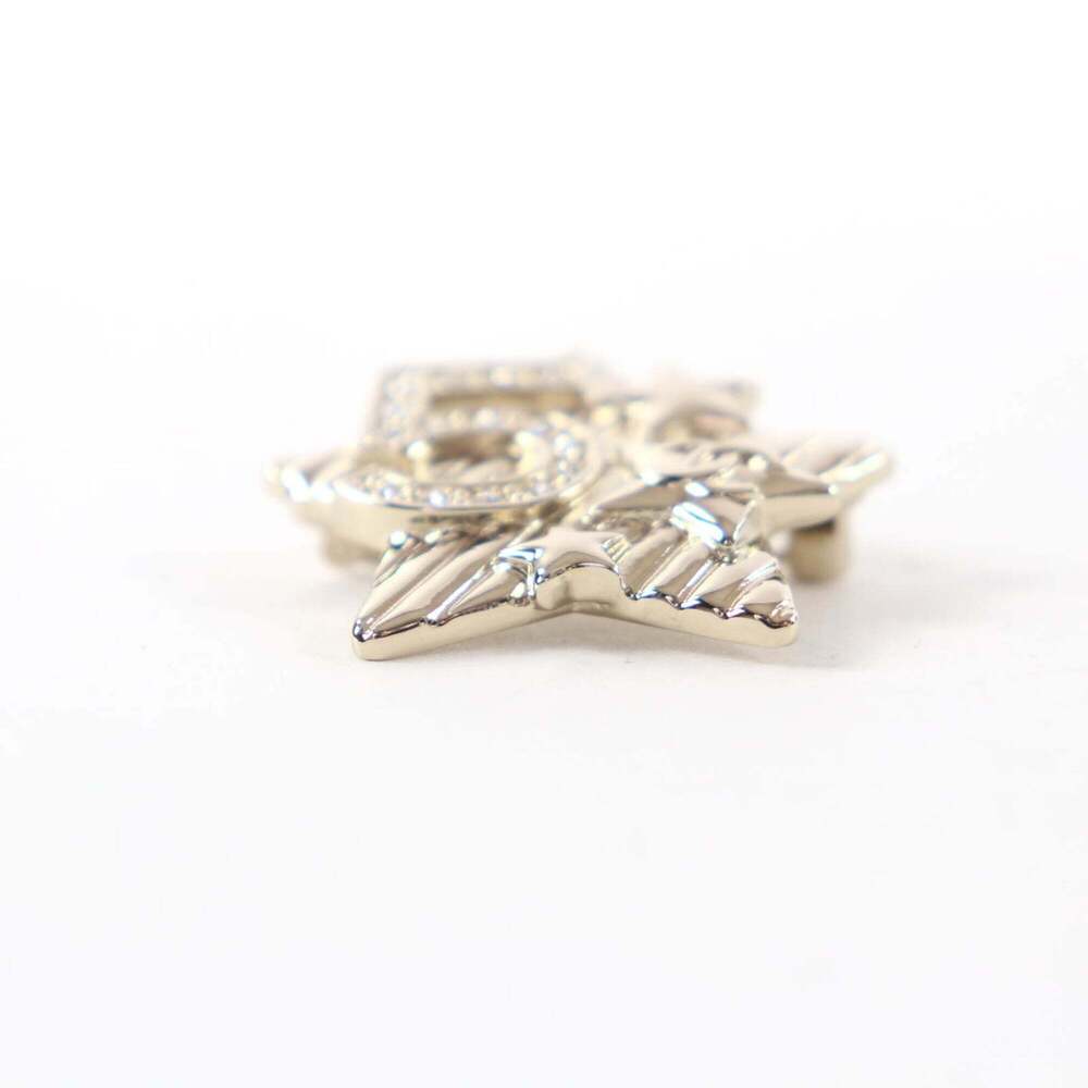 CHANEL Authentic Gold Logo Brooch - Picture 4 of 7